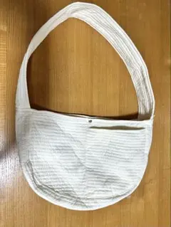 ペット用スリング 斜め掛けキャリーバッグ 犬・猫飛び出し防止ストラップ付き