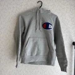 Champion グレー パーカー Sサイズのサムネイル