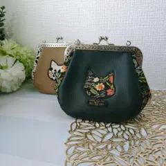 猫の顔刺繍がま口ポーチ（黒）