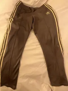 adidas originalトラックパンツ
