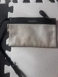 ぷ*チ様 BALENCIAGA キャンバス ポーチのサムネイル