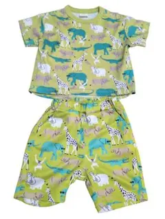 動物柄のTシャツとショートパンツのセットアップのサムネイル