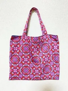 幾何学模様の布製トートバッグ