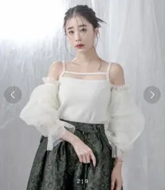 キュメリ　オフショルダー パフスリーブ ニットトップスのサムネイル