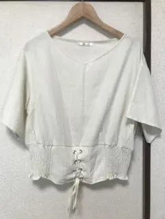 ホワイト 半袖 ショート丈 トップスのサムネイル
