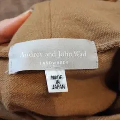 Audrey and John Wad ベージュタートルネック長袖