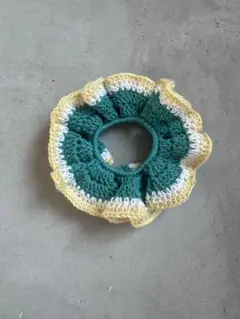 フリルたっぷりのカラフルクロッシェシュシュ