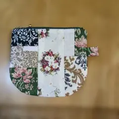 ハンドメイド　パッチワーク花柄ポーチ