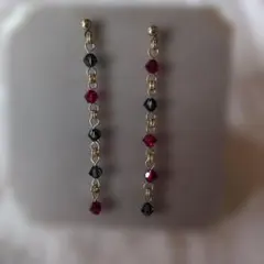黒と赤のスワロフスキーピアス