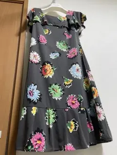 極美品YUKI TORII　ユキトリイインターナショナル　花柄　フレアワンピースのサムネイル