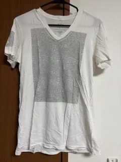 ホワイト Vネック Tシャツ グレーのプリント