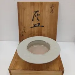 ☆　萩焼　陶芸 灰皿 共箱付き 花紋様 磁器のサムネイル