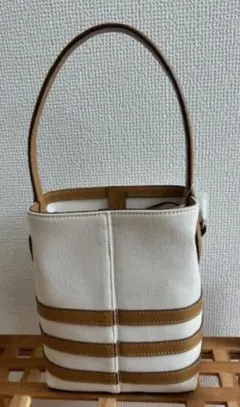 Item thumbnail for item ba232708-cec8-4bee-97b0-220e0d2f8e6e