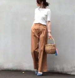 ユニクロ　ハイウェスト　チノワイドパンツ　67センチ　キャメル　ベージュ