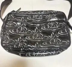 お*い様 Vivienne Westwood ショルダーバック (ヴィヴィアンのサムネイル