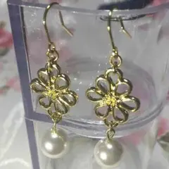 値下げ中ー！花とパールのゆらゆらピアス♪ハンドメイド♡