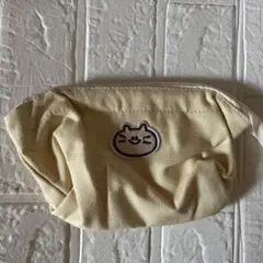猫の顔刺繍クリーム色ポーチ　猫　ポーチ