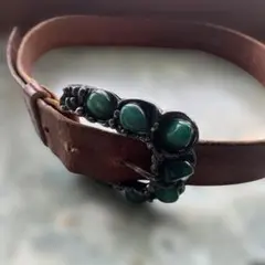レザー ベルト 緑色の石 装飾的