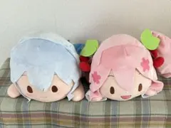 右➡️初音ミク　桜ミク　寝そべり 左➡️ エヴァンゲリオン　綾波レイ　寝そべり