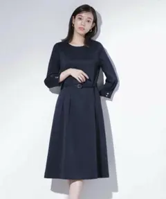 【¥11990】WHITE JOOLA ベルト付ききちんと見えワンピース 紺 Mのサムネイル