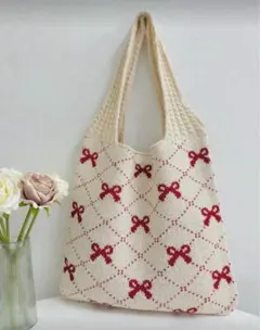 アイボリーと赤リボンのトートバッグ　ニット　レッド　メリーポピンズ風