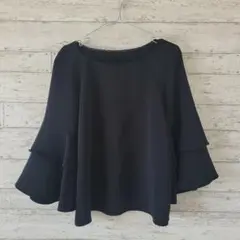 ブラックフレア袖デザインブラウス