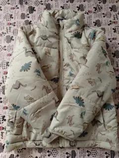 西松屋　恐竜柄ダウン 100