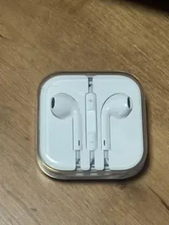 ホワイト 有線イヤホン ケース付き