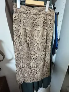 【ぴろしき様専用】リーフ柄 レース タイトスカート ベージュのサムネイル