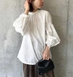 ホワイトバルーンスリーブシャツ 美品