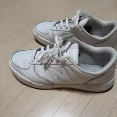 ニューバランススニーカーのサムネイル