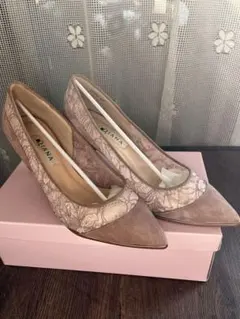 【最終値下げ】DIANA ベージュ レース パンプスのサムネイル