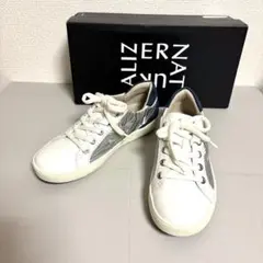 NATURALIZER スニーカー ホワイト シルバー ネイビー レザー 刺繍のサムネイル