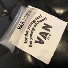 VAN Jacket 透明メガネケース　ロゴ入りメガネ拭き付きのサムネイル