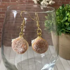 ミニチュアスイーツ　ふんわり生クリームドーナツのピアス