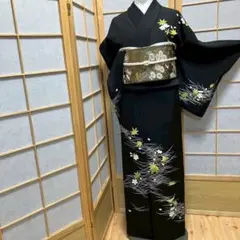 ［7816］訪問着 美品 吹き寄せ花文 刺繍 黒 金糸 花紋 正絹 着物 袷のサムネイル