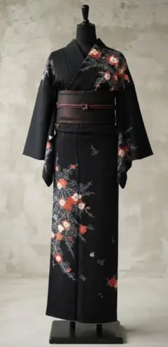 未使用躾付き黒留袖 孔雀文様 正絹 五つ紋 比翼仕立て 舞踊　結婚式　5点セット 未使用躾付き黒留袖 孔雀文様 正絹 五つ紋 比翼仕立て 舞踊 結婚式 5点