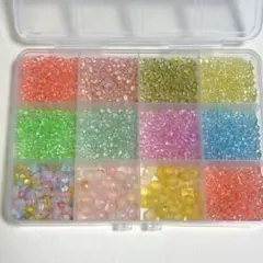 【ビーズまとめ売り　ケース付　ピーナッツビーズ　ガラスメイン・その他アクリル】