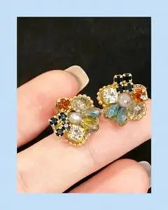♣新品未使用！マルチカラーお花モチーフピアス