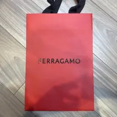 FERRAGAMO 赤 ショップ袋