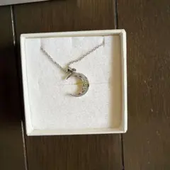 三日月とティンカーベルのネックレス カラフルストーン - メルカリ