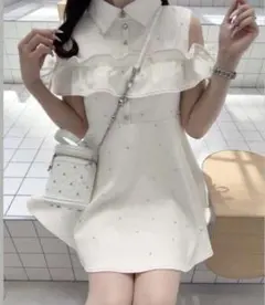 evelyn ビジューオフショルOP デニム ワンピース 白 evelyn ビジューオフショルOPデニムワンピース - メルカリ