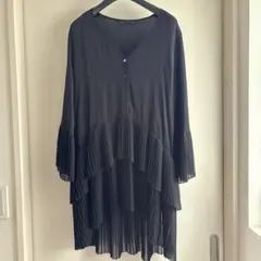 美品！ZARAザラプリーツシアーブラウス黒のサムネイル