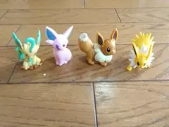 リーフィア　エーフィ　イーブイ　サンダース　ポケモン