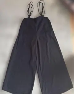 GU ブラック　ストラップ付き　サロペット　ジーユー　黒