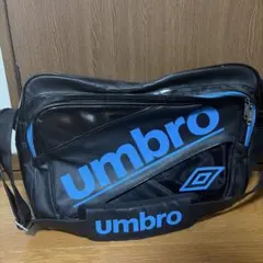 umbro エナメルバッグ　スポーツ　ショルダーバッグ　ブルーブラックのサムネイル