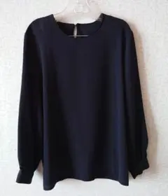 ブラウス　長袖　ノーカラー　バックボタン　ちりめん風　両裾スリット　日本製