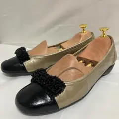 【美品】 ビューフォート 24.5 EEE ビジュー パンプス シャンパンのサムネイル