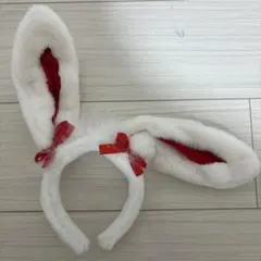 ウサギ耳カチューシャ（白・赤アクセント）