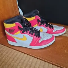 Nike Air Jordan 1 レッド/イエロー ライトフュージョンレッド